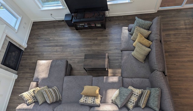 Spacious and Modern, 15 minutes to Saratoga Race Track!
