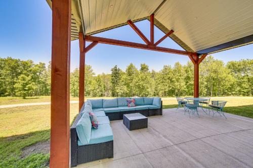 Spacious Barndominium Near Branson w/Game Rooms