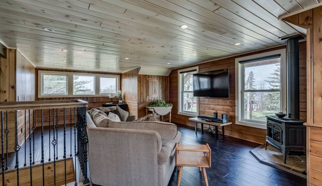 Spacious Barndominium with river view and steps from State Park
