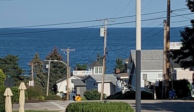 Spacious Condo w/Ocean Views and Pool! 3 min walk from Marginal Way and Beach! in Ogunquit