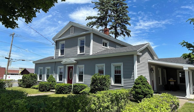 Spacious house in central SGF