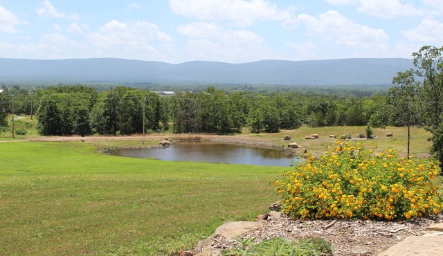 Spacious house with amazing mountain views in the Potato Hills