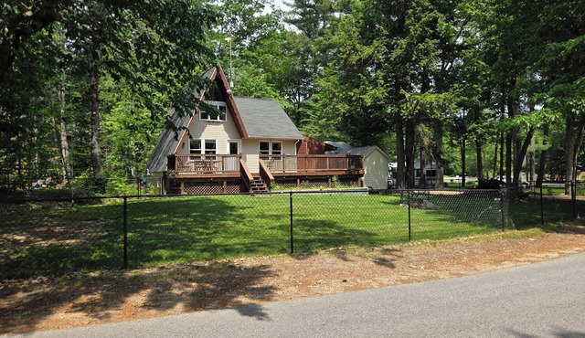 Spacious Lake 3-bedroom house in peaceful Middleton with AC & gym, Dog friendly