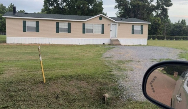 Spacious mobile home in nice quiet area 7 beds total