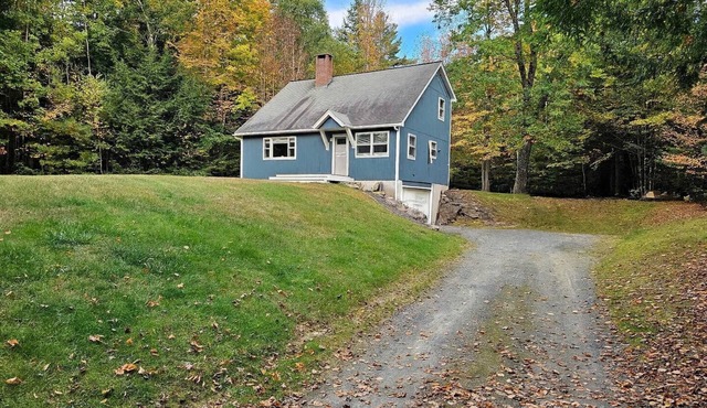 Spacious Mountain Cabin with Hot Tub & Fire Pit near White Mountains, New Hampshire