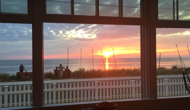 Spacious North Cape May Waterfront home on Delaware Bay comfortably sleeps 14 in Cape May