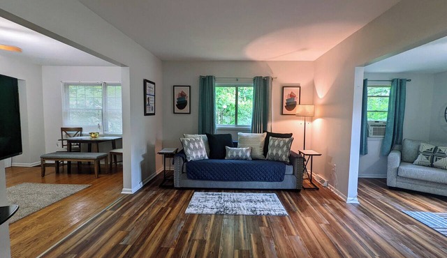 Spacious one bedroom apartment 15 mins from SU and Upstate