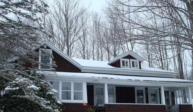 Spacious upstairs studio. Private entrance/deck. Quiet. Rural. Intimate.