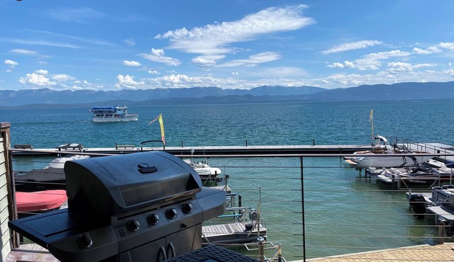 SPECIAL FALL RATES FOR Waterside Retreat with Huge Wraparound Deck