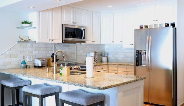 ~Spring Ease Sleeps 8 Heated Pool & Shade~