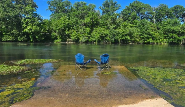 Spring River Retreat/Walk to River/Fire PIt/Quiet Location in Mammoth Spring