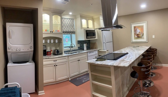 Stay close to entertainment! Downtown LR 2 bedroom apt near Simmons Bank Arena