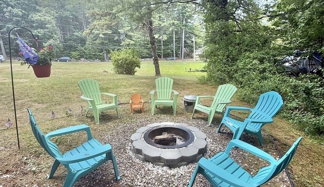 Steps away from a shared sandy beach! Boat slip on Thomas Pond