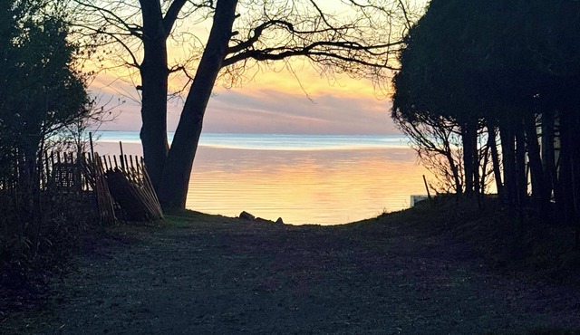 Steps to Oneida Lake, Direct Water Access - Thistle Dew Cottage