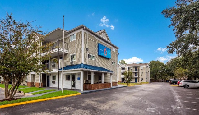 Studio 6 Extended Stay - Jacksonville, FL - South in Sunbeam