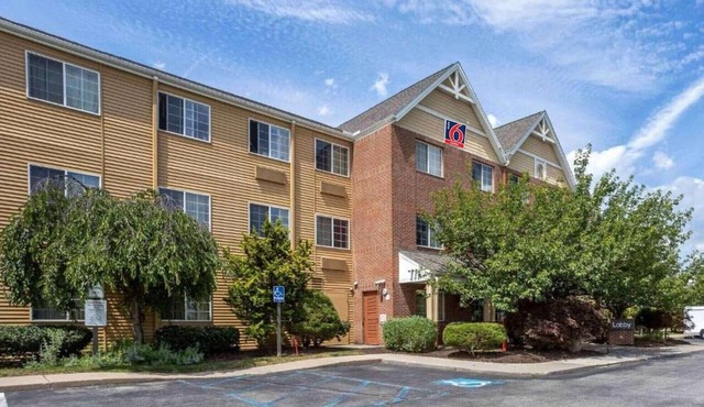 Studio 6 Fishkill|King bed|Hearing Access|Kitchen