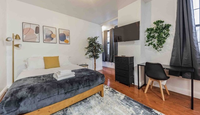 Studio Across the Street from Convention Center 2R