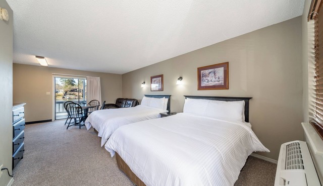 Studio Suite, 2 Queen Beds, Lake View, Ground Floor