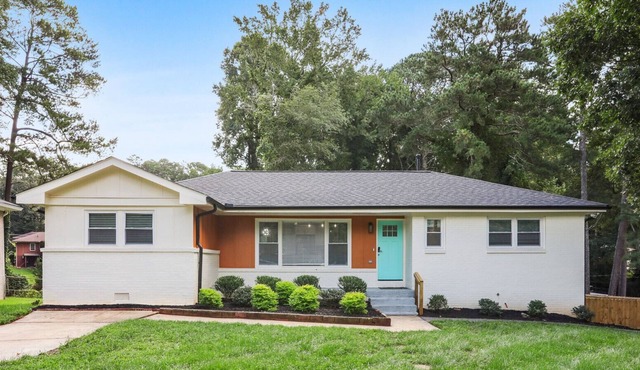 Stylish 4 bedroom house with infoor fireplace