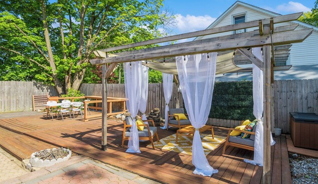 Stylish Hudson Valley Gem with Pergola Lounge
