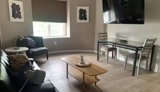 Suite 6 - Ridley Hosting Group airport / park