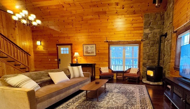 Summer Haven in Rangeley/Comfy Cabin/Trails, Lakes, Fire Pit/Sleeps 8/Starry Sky