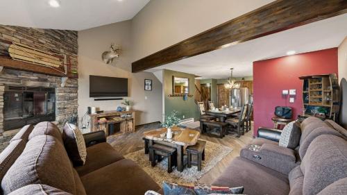 Sunbird Lodge by AvantStay