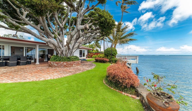 Sunset View-Ocean Front - East Honolulu - Cottage Charmer!