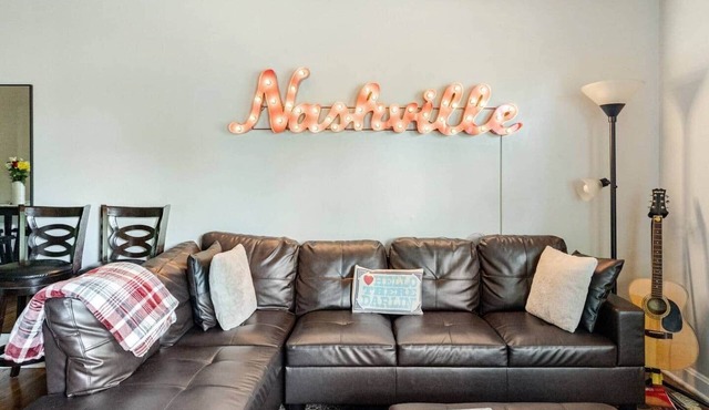 SuperHost, Cozy Duplex, 4 Beds, Near Downtown