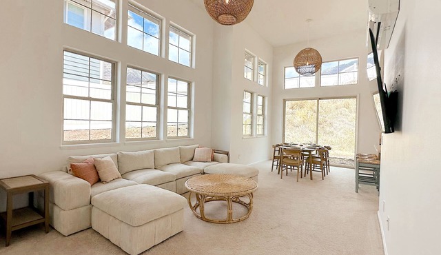 Support LOCAL: NEW! Makaha Valley Home