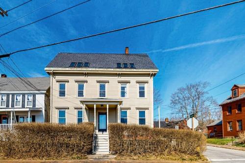 Sweeping Sheepscot River views in newly renovated 200 year old Wiscasset home