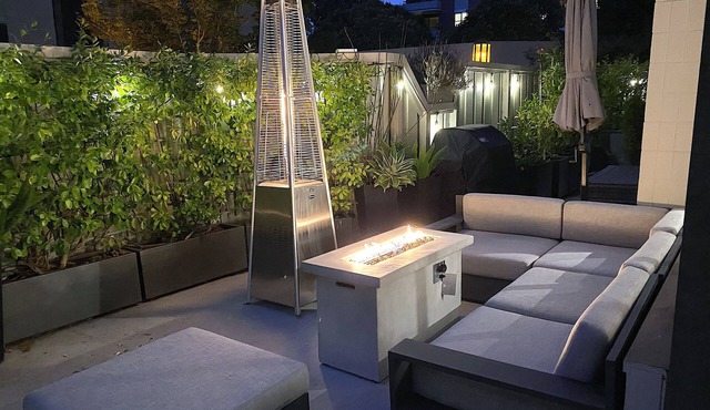 Telegraph Hill Dog friendly condo with lovely wraparound garden