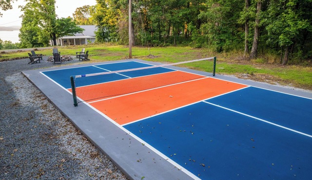Tenkiller Lake Private Pickleball Court Sleeps 20 Shuffleboard Pool Table 13Beds