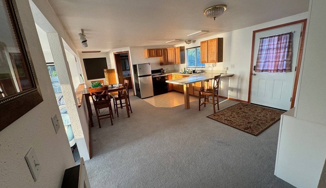 Terrific studio apartment in Ninilchik with stunning views.