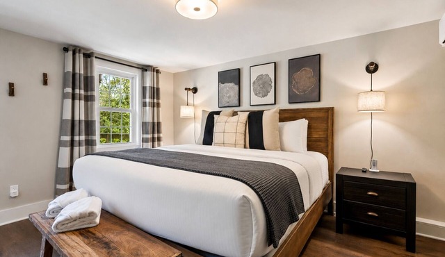 The Aurora Inn & Cottages