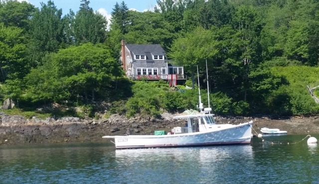 The Barnacle On Bucks Harbor