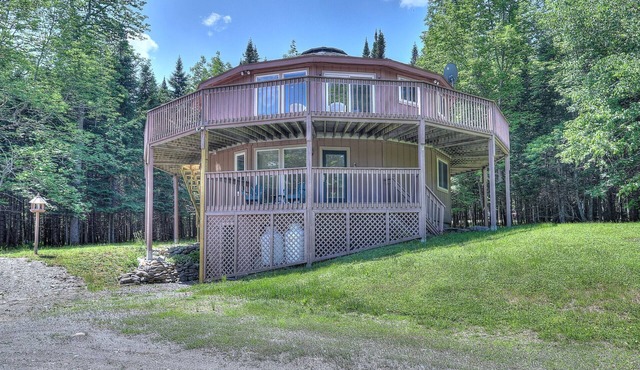 The Carousel - Unique design, beautiful open living space!