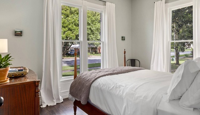 The Grove Cottage - Downtown Springdale