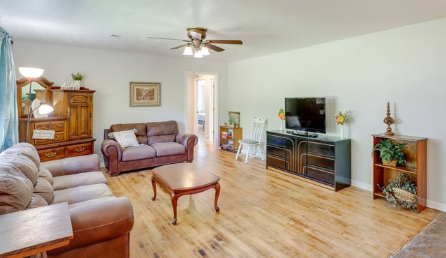 'The Old Parsonage' Pindall House w/Patio!