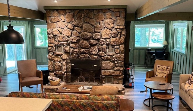 The Rustic Retreat Cabin on the Little Red River w/Fishing Dock