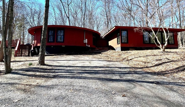 This cabin is a 3 bedroom(s), 2 bathrooms, located in Hedgesville , WV.