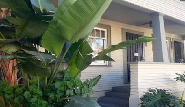 This is a clean and well maintained apartment in a very desirable area of Golden Hill