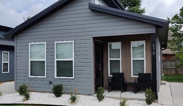 Tiny Home near MTB Trails, Wal-Mart HQ, Sleeps 6