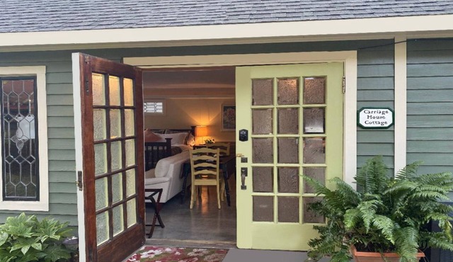 Tiny House Cottage in Historic Downtown
