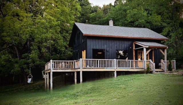Trailhead Cabin at Glory Hole Falls