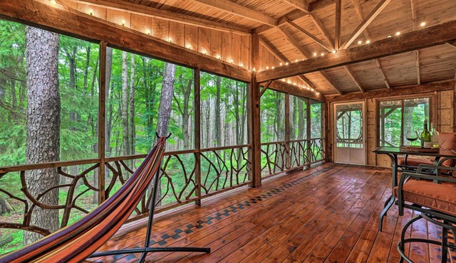 Trails & Creek On-site: Tranquil Greentown Cabin