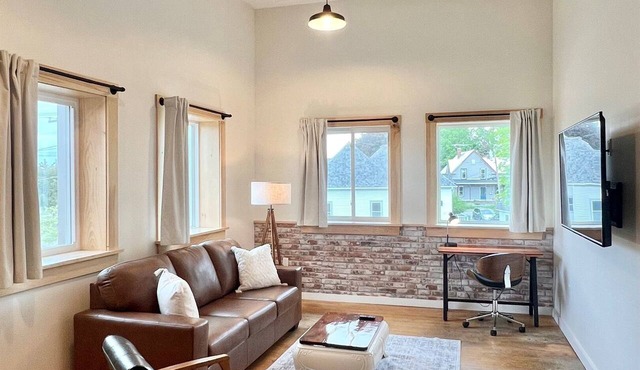 Trailside Loft – Furnished 2BR Near Trails w/Wi-Fi