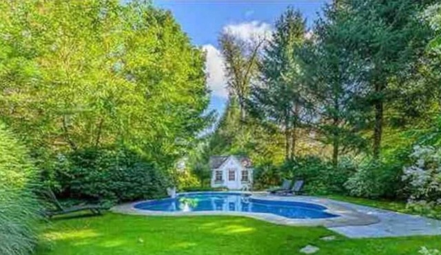 Tranquil Home w/ Pool, Secret Garden, Outdoor Space, Hot Tub-5 Min to Hudson