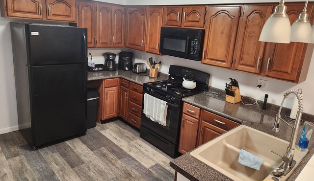 Triple Creeks 2 -Lake Erie-Beaches-Steelhead Fishing-Wineries-Easy I-90 Access
