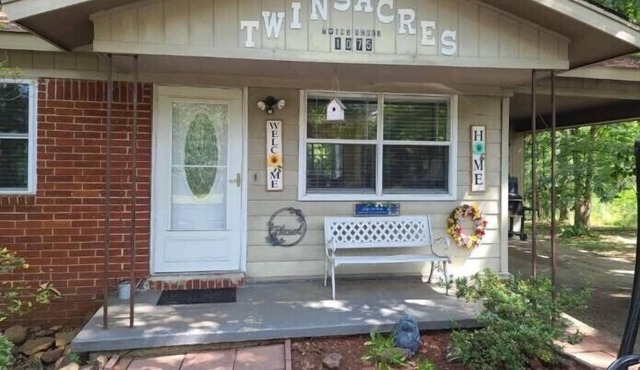 TwinsAcres Heber Springs AR. 2 night minimum stay. No 1 night rental.